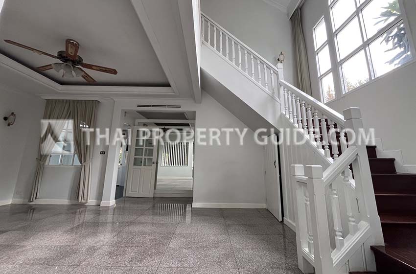 House with Shared Pool in Srinakarin 